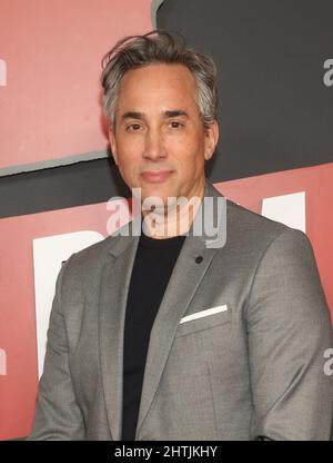 Beverly Hills, CA. 28th Feb 2022. Jeremy Gold all'evento di stampa "The Thing About Pam" della NBC al Maybourne Beverly Hills il 28 febbraio 2022 a Beverly Hills, California. Credit: Faye Sadou/Media Punch/Alamy Live News Foto Stock