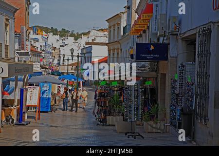 Fußgängerzone ad Albufeira, Algarve, Portogallo Foto Stock