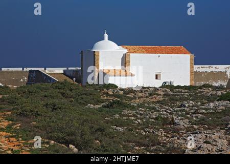 Kirche und Bastion in der Fortaleza de Sagres, Vila do Infante, Sagres, Algarve, Portogallo Foto Stock