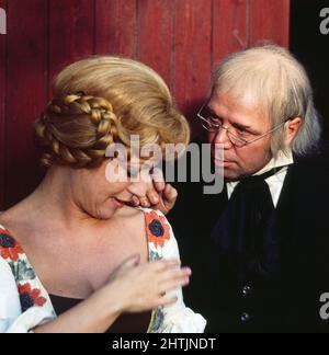 Der Wildschütz, Fernsehfilm nach der Oper von Albert Lortzing, Deutschland 1973, Regie: Axel Corti, Darsteller: Elke Schary, Walter Berry Foto Stock