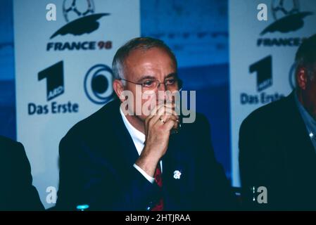 Fritz Pleitten, giornalista deutscher, von 1995 bis März 2007 Intendant des Westdeutschen Rundfunks, Ritratto von 1998. Fritz Pleitten, giornalista tedesco, dal 1995 Direttore Generale di Westdeutscher Rundfunk fino al marzo 2007, ritratto dal 1998. Foto Stock