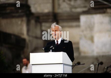 Bundespräsident Richard von Weizsäcker hält eine Rede beim 90. Deutschen Katholikentag a Berlino, maggio 1990. Il Presidente federale tedesco Richard von Weizsäcker ha tenuto un discorso in occasione della Giornata cattolica tedesca del 90th a Berlino, maggio 1990. Foto Stock