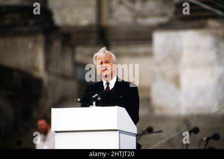 Bundespräsident Richard von Weizsäcker hält eine Rede beim 90. Deutschen Katholikentag a Berlino, maggio 1990. Il Presidente federale tedesco Richard von Weizsäcker ha tenuto un discorso in occasione della Giornata cattolica tedesca del 90th a Berlino, maggio 1990. Foto Stock