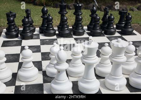 Grand Anse Beach Grenada Mount Cinnamon Hotel Giant Chessboard e pezzi Foto Stock