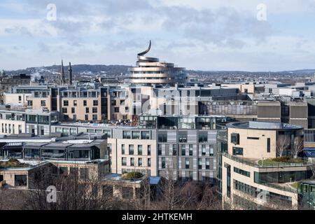 Vista dello skyline di Edimburgo e del Ribbon Hotel da Calton Hill, Edimburgo, Scozia Foto Stock