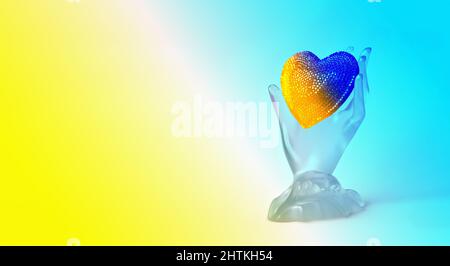 Bandiera dell'Ucraina a forma di cuore in mano su sfondo giallo blu. Foto Stock