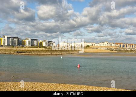 Edifici di appartamenti a Sovereign Harbour in Eastbourne, East Sussex, Inghilterra Foto Stock