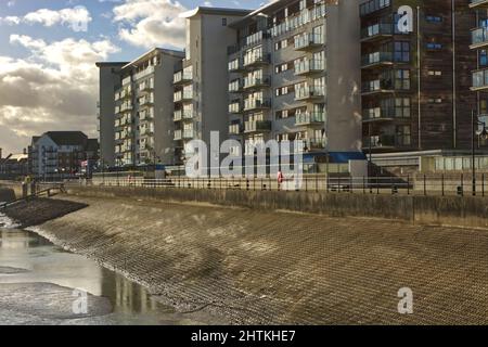 Appartamenti sul lungomare di Sovereign Harbour a Eastbourne, East Sussex, Inghilterra Foto Stock