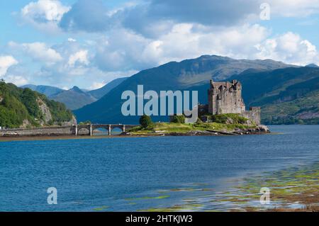 Eilean Donan Castle, Dornie, di Kyle of Lochalsh, Scozia, Regno Unito Foto Stock