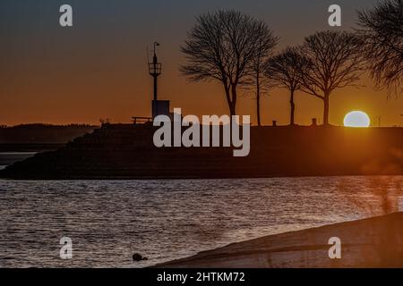 Saint Valery sur Somme, le soleil se lève dans la baie de Somme . Foto Stock