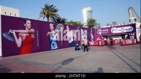 Doha, Qatar. 21st Feb 2022. Il Qatar Total Open 2022, noto anche come Qatar TotalEnergies Open, è un torneo di tennis femminile professionista che gioca su campi duri. Sarà l'edizione 20th dell'evento e un torneo WTA 1000 non obbligatorio nel WTA Tour 2022. Ha avuto luogo al Qatar Tennis and Squash Complex a Doha, Qatar. (Credit Image: © Sidhik Keerantakath/Pacific Press via ZUMA Press Wire) Foto Stock