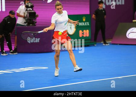 Doha, Qatar. 21st Feb 2022. Il Qatar Total Open 2022, noto anche come Qatar TotalEnergies Open, è un torneo di tennis femminile professionista che gioca su campi duri. Sarà l'edizione 20th dell'evento e un torneo WTA 1000 non obbligatorio nel WTA Tour 2022. Ha avuto luogo al Qatar Tennis and Squash Complex a Doha, Qatar. (Credit Image: © Sidhik Keerantakath/Pacific Press via ZUMA Press Wire) Foto Stock