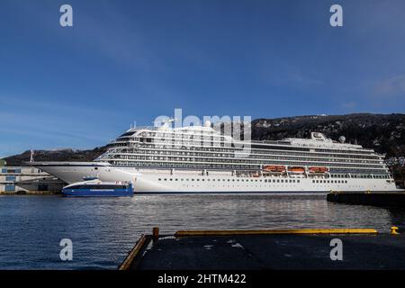 Nave da crociera Vichingo Venere nel porto di Bergen, Norvegia. Foto Stock