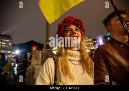 Londra, Inghilterra, Regno Unito. 1st Mar 2022. I manifestanti ucraini si sono dimostrati contro l'invasione russa del loro paese in Trafalgar Square. (Credit Image: © Tayfun Salci/ZUMA Press Wire) Foto Stock