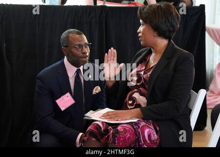 1 marzo 2022, Washington, Distry of Columbia, USA: DC Mayor MURIEL BOWSER durante la conferenza stampa del National Cherry Blossom Festival, oggi il 01 marzo 2022 presso il National Park Service di Washington DC, USA. (Credit Image: © Lenin Nolly/ZUMA Press Wire) Foto Stock