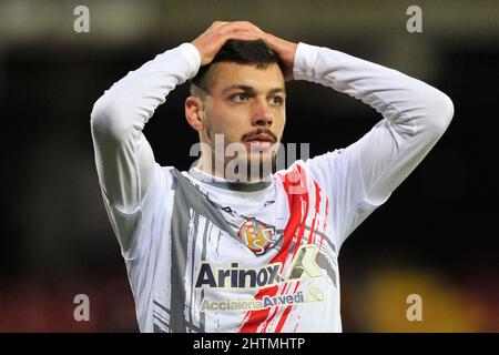 Benevento, Italia. 01st Mar 2022. Gianluca Gaetano giocatore di Cremonese, durante la partita del Campionato italiano serieB tra Benevento e Cremonese, risultato finale Benevento 1, Cremonese 1. Partita disputata allo stadio Ciro Vigorito. Benevento, Italia, 01 marzo 2022. (Foto di Vincenzo Izzo/Sipa USA) Credit: Sipa USA/Alamy Live News Foto Stock