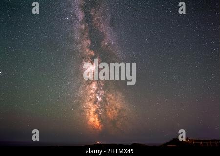 Centro galattico della via lattea con molti colori su un cielo stellato in uno spazio profondo Foto Stock