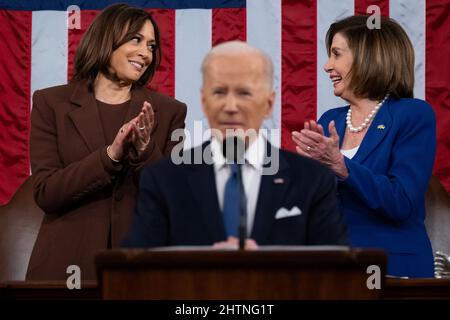 Washington, Stati Uniti. 01st Mar 2022. Il Presidente DEGLI STATI UNITI Joe Biden parla durante il suo discorso sullo Stato dell'Unione ad una sessione congiunta del Congresso al Campidoglio degli Stati Uniti a Washington, DC, 1 marzo 2022. Pool Photo by Saul Loeb/UPI Credit: UPI/Alamy Live News Foto Stock