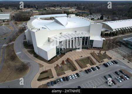 Una vista aerea della Simon Skjodt Assembly Hall nel campus dell'Indiana University, lunedì 1 marzo 2022, a Bloomington, Ind. L'arena è la casa di Foto Stock