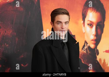 New York, Stati Uniti. 01st Mar 2022. Robert Pattinson partecipa alla prima mondiale del 'The Batman' al Lincoln Center Josie Robertson Plaza di New York. Credit: SOPA Images Limited/Alamy Live News Foto Stock