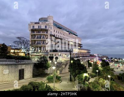 Il Park Inn by Radisson Palace Hotel si trova sul lungomare della nuova città di Southend-on-Sea, Essex. Foto Stock