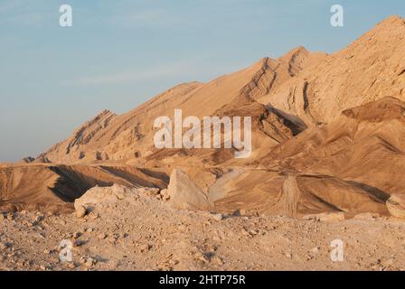 Midbar Yehuda hatichon Riserva nel deserto della giudea in Israele, paesaggio di montagna, wadi vicino al mare morto, viaggio medio-est Foto Stock