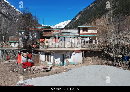 Il piccolo villaggio della valle di Kalam in Himalayas, Pakistan Foto Stock