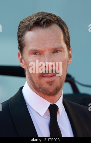 Lido di Venezia, Italia, Benedetto Cumberbatch partecipa al tappeto rosso per il film "la potenza del cane" al 78° Festival del Cinema di Venezia. Credits: Luigi de Pompeis/Alamy Live News Foto Stock