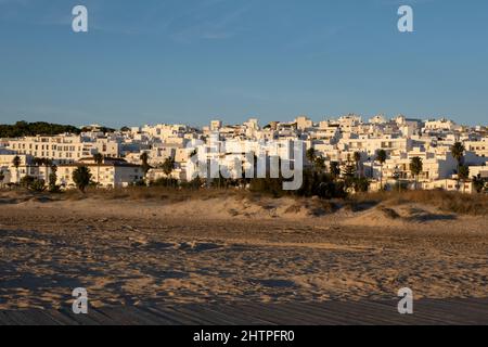 Conil de la Frontera al tramonto, provincia di Cadice, Spagna Foto Stock