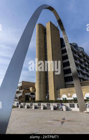 Step Short Centenary Arch, Memorial Arch, Folkestone, Kent, Inghilterra, REGNO UNITO Foto Stock