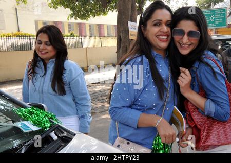 New Delhi, India. 02nd Mar 2022. Le donne partecipano al Women of Industry Captain Family Car Rally organizzato da Ficci Lady organizzazione a Nuova Delhi, India il 2 marzo 2022. (Foto di Ravi Batra/Sipa USA) Credit: Sipa USA/Alamy Live News Foto Stock