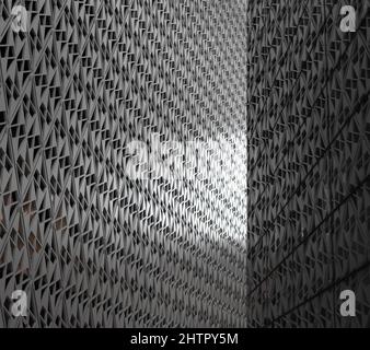 Linee parallele angolate sulla facciata di un edificio dall'architettura moderna. Foto di alta qualità Foto Stock