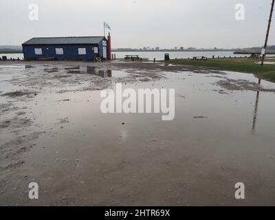 Sheerness, Kent, Regno Unito. 2nd Mar 2022. Tempo britannico: Una giornata bagnata e grigia a Sheerness, Kent. Credit: James Bell/Alamy Live News Foto Stock