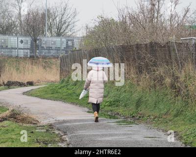 Sheerness, Kent, Regno Unito. 2nd Mar 2022. Tempo britannico: Una giornata bagnata e grigia a Sheerness, Kent. Credit: James Bell/Alamy Live News Foto Stock