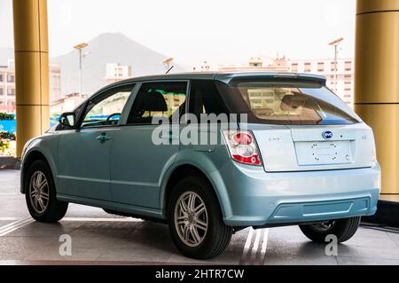 Una prima pre-produzione BYD E6 presso lo stabilimento BYD di Pingshan a Shenzhen, provincia di Guangdong, Cina. Foto Stock