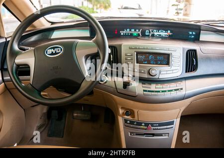 Interno di una prima pre-produzione BYD E6 presso la fabbrica di Pingshan di BYD a Shenzhen, provincia di Guangdong, Cina. Foto Stock