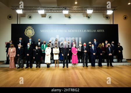 Pamplona, Navarra, Spagna. 2nd Mar 2022. Re Felipe VI di Spagna, Regina Letizia di Spagna, Rosario Flores, Antonio Resines, Alex de la Iglesia, Nuria Sarda, Quique Dacosta, Montxo Armengariz, Manolo Garcia, Emma Suarez, Tinga Tinga, Sara Baras, Antonio Canales, tra gli altri preside consegna Medaglie d'oro di merito in Belle Arti 2020 al Baluarte Conference Center and Auditorium di Navarra il 2 marzo 2022 a Pamplona, Spagna (Credit Image: © Jack Abuin/ZUMA Press Wire) Credit: ZUMA Press, Inc./Alamy Live News Foto Stock