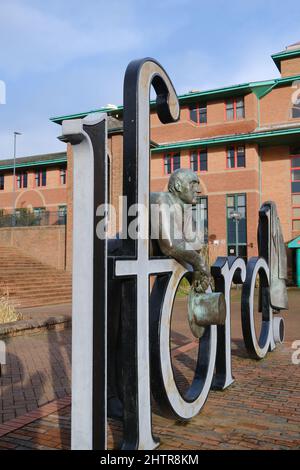 Thomas Telford scultura nel centro di Telford, Shropshire, Regno Unito Foto Stock