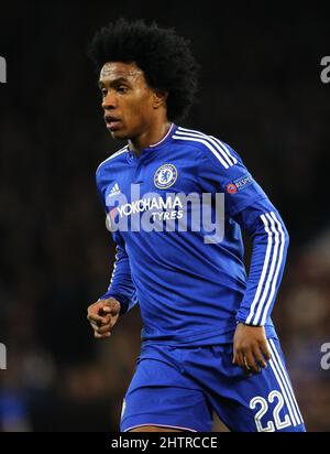 Il Willian di Chelsea visto durante la partita della UEFA Champions League tra Chelsea e il FC Porto allo Stamford Bridge di Londra. Dicembre 9, 2015. James Boardman / Telefoto Images +44 7967 642437 Foto Stock