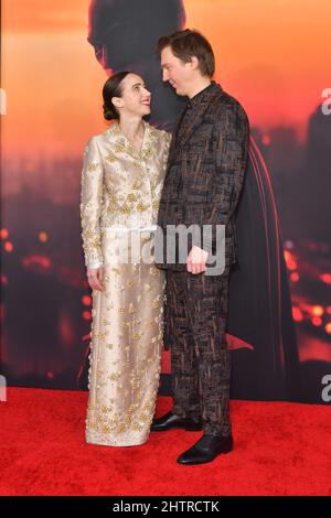 Zoe Kazan e Paul Dano partecipano alla prima mondiale 'The Batman' il 01 marzo 2022 a New York. Foto Stock