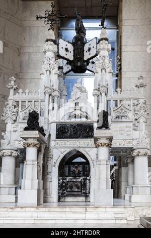 Santo Domingo, Repubblica Dominicana - 11 gennaio 2017: L'interno del faro di Colombo, un monumento mausoleo in omaggio a Cristoforo Colombo. Verti Foto Stock