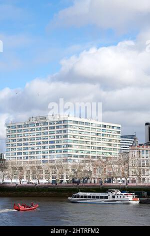 St Thomas' NHS Hospital, sulla riva del Tamigi, Londra, Inghilterra. Foto Stock