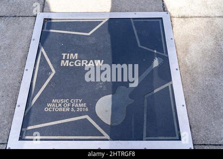 Nashville, Tenessee - 12 gennaio 2022: La stella di Tim McGraw sul parco del giardino della musica della City Walk of Fame per le leggende della musica country Foto Stock