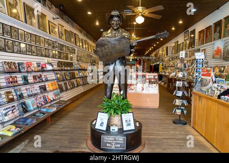 Nashville, Tenessee - 12 gennaio 2022: All'interno del famoso negozio di registrazione Ernest Tubs su Broadway Street a Nashville Foto Stock