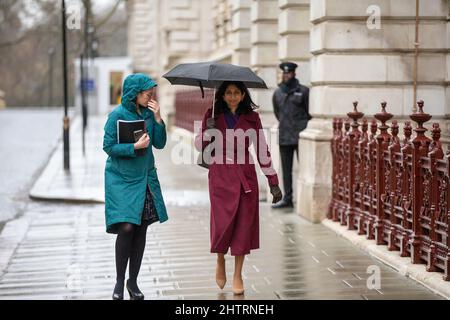 Londra, Inghilterra, Regno Unito. 2nd Mar 2022. Procuratore generale per Inghilterra e Galles SUELLA BRAVERMAN è visto al di fuori del Foreign and Commonwealth Office. (Credit Image: © Tayfun Salci/ZUMA Press Wire) Foto Stock