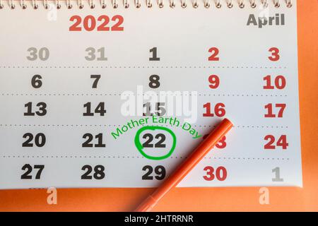 Calendario da parete il 22 aprile, Giornata Internazionale della Terra Madre. Vista dall'alto, iscrizione. Foto Stock