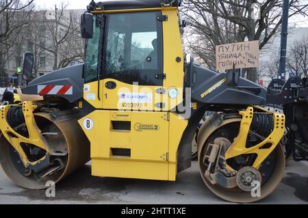 Manifestazione a Berlino, in Germania, contro Putin e l’invasione dell’Ucraina da parte della Russia - 27 febbraio 2022. Foto Stock