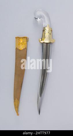 Arte ispirata da Dagger (Khanjar) con guaina, 18th secolo, indiano, acciaio, cristallo di roccia, oro, argento, velluto, legno, H. con guaina 16 3/4 poll. (42,5 cm); H. senza guaina da 15 5/8" (39,7 cm); H. della lama 10 3/4" (27,3 cm); W. 3 3/8" (8,6 cm); peso 13,9 once (394,1 g); in peso, opere classiche modernizzate da Artotop con un tuffo di modernità. Forme, colore e valore, impatto visivo accattivante sulle emozioni artistiche attraverso la libertà delle opere d'arte in modo contemporaneo. Un messaggio senza tempo che persegue una nuova direzione selvaggiamente creativa. Artisti che si rivolgono al supporto digitale e creano l'NFT Artotop Foto Stock