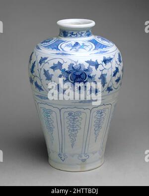 Arte ispirata da bottiglia con uccelli e Peony Scroll, 15th secolo, Vietnam, gres dipinto con blu cobalto sotto smalto trasparente, H. 15 1/4 poll. (38,7 cm), Ceramica, questo vaso ben dipinto mostra l'influenza della porcellana cinese del XIV secolo nella composizione strutturata, le, opere classiche modernizzate da Artotop con un tuffo di modernità. Forme, colore e valore, impatto visivo accattivante sulle emozioni artistiche attraverso la libertà delle opere d'arte in modo contemporaneo. Un messaggio senza tempo che persegue una nuova direzione selvaggiamente creativa. Artisti che si rivolgono al supporto digitale e creano l'NFT Artotop Foto Stock