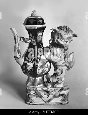 Arte ispirata a Wine Pot, dinastia Qing (1644-1911), periodo Kangxi (1662-1722), Cina, porcellana, H. 8 7/8 poll. (22,5 cm), Ceramica, opere classiche modernizzate da Artotop con un tuffo di modernità. Forme, colore e valore, impatto visivo accattivante sulle emozioni artistiche attraverso la libertà delle opere d'arte in modo contemporaneo. Un messaggio senza tempo che persegue una nuova direzione selvaggiamente creativa. Artisti che si rivolgono al supporto digitale e creano l'NFT Artotop Foto Stock